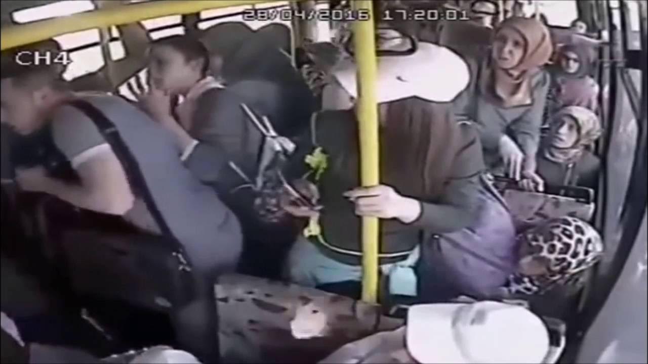 Облапали в общественном транспорте. Парень в автобусе. Мальчик в автобусе. Бабы в общественном транспорте. Мужик в автобусе.