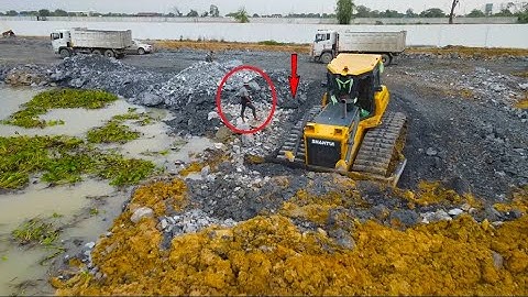 Good Video wonderful Strong bulldozer shantui pushing big stone build road with Heavy Truck