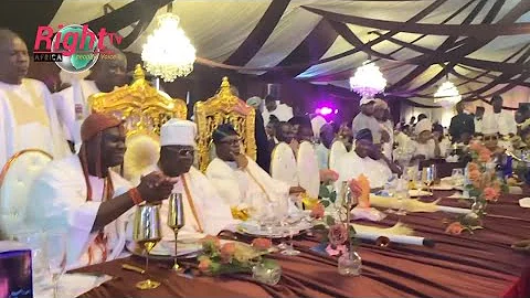 See what King Sunny Ade did to Oòni of Ife and at a public event. 