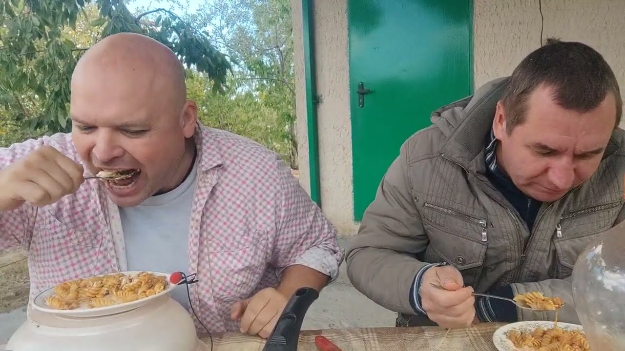 МУКБАНГ на даче с Лëхой/ОБЖОР макароны спиральки с мясным фаршем