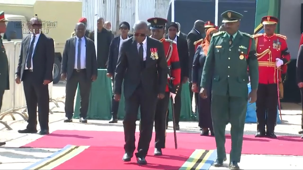 VIDEO: SHUJAA HUYU, APITA MBELE YA RAIS SAMIA 'ALIZALIWA 1944', ALISHIRIKI VITA YA KAGERA'