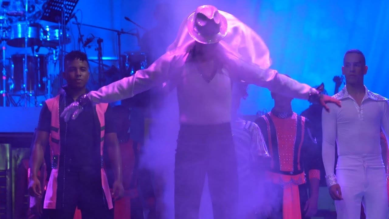 Michael Jackson Salsa Fusion at Delirio in Cali, Colombia (Brando Perez Solo)