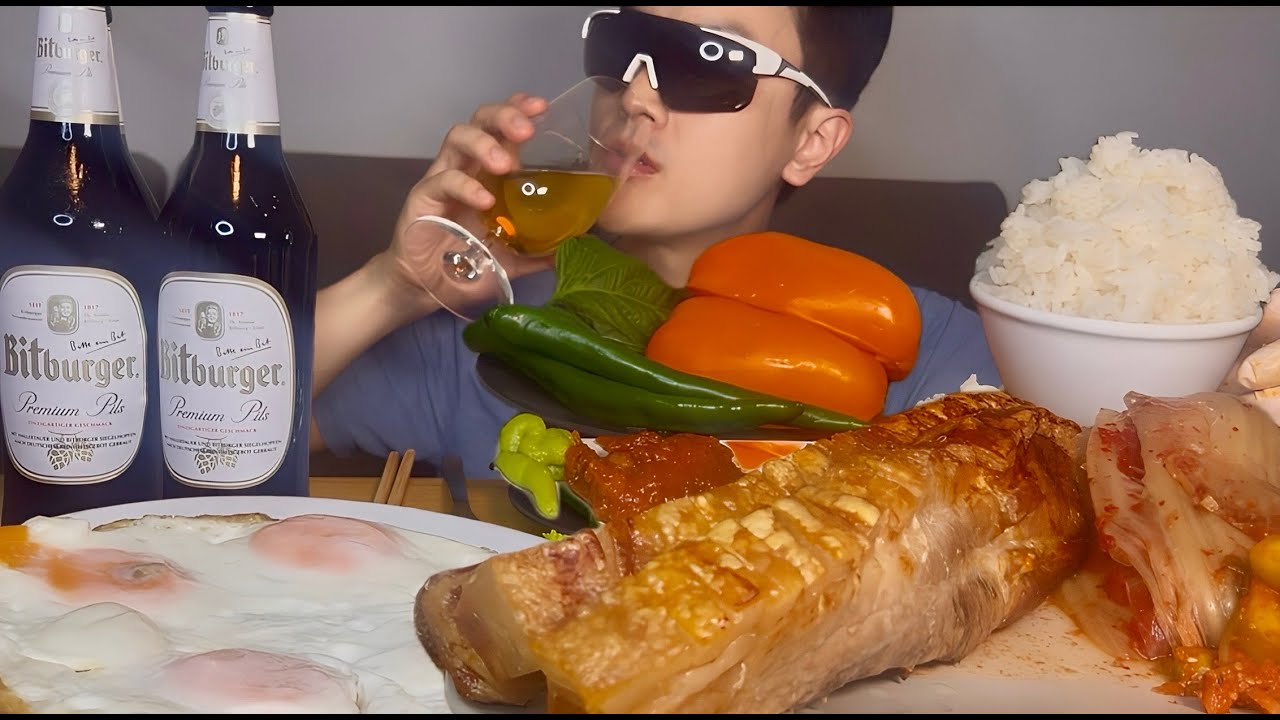 바삭바삭 크리스피 통삼겹과 맥주한잔, 비트부르거! Homemade Crispy Pork Belly, Bitburger Beer (ASMR Mukbang)