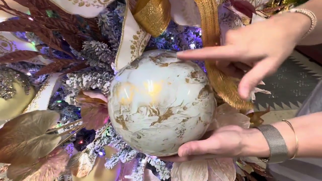 Рождественская ёлка с персиково-сливочной отделкой | Элегантное праздничное украшение | Темы рожд...