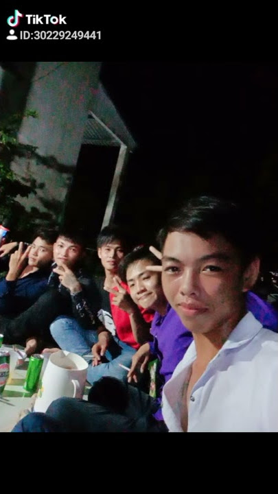 Ae co chac ben lau