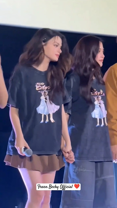 How 🙈 Smoothly 😍 Freen Grab Her Becky's Hand ❤️#freenbecky #shorts #theloyalpin #freen #becky #love