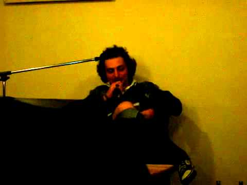 ლეო ნაფტა - (ნაცრისფერ დეკორაციებად..)