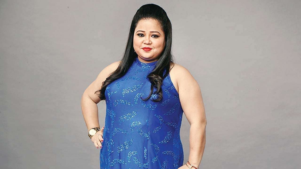 Pregnant Comedian Bharti Singh's Maternity Style Is Easy Chic In A Pleated  Beige Dress