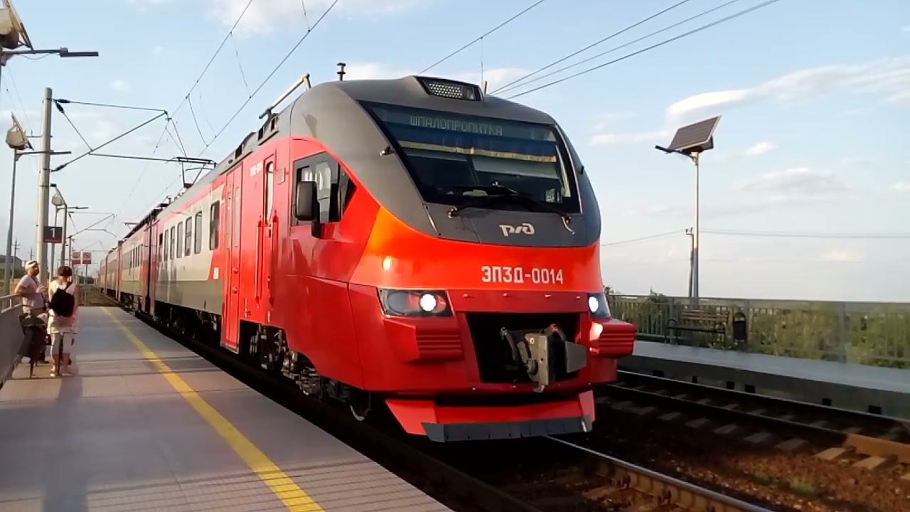 Электропоезд ЭП3Д -0014 пребывает на станцию Акварель в Волгограде  Electric train arrives Volgograd
