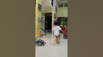 Melompat lebih tinggi #shorts #fyp #melompat #bermain #anaklucu #lucu #tantangan #berani