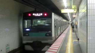 東京地下鐵千代田線E233系2000番台[各停]離站(表参道)