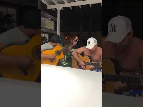 Eduardo Costa canta