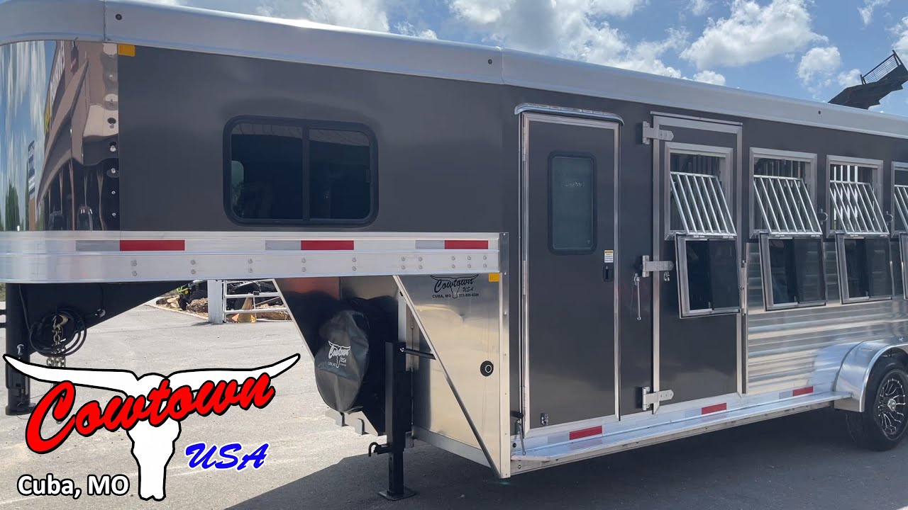 Merhow 4-Horse Gooseneck Slant Trailer