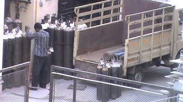 How to unload an oxygen cylinder safely