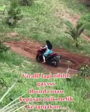 Emak Emak Naik Gunung Pakai Motor#shorts