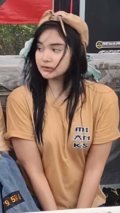 Laila Ayu kedinginan