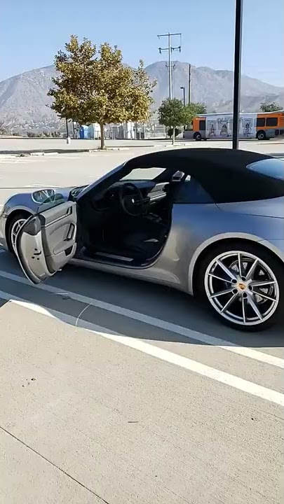 Porsche 911 Cabriolet 2021 - How to Open the Top