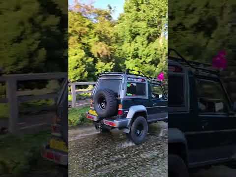 Daihatsu fourtrak Vs