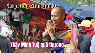 🔴Trực tiếp 14h Thầy Minh Tuệ Nghỉ Chân Mưa To Bà con vây kín