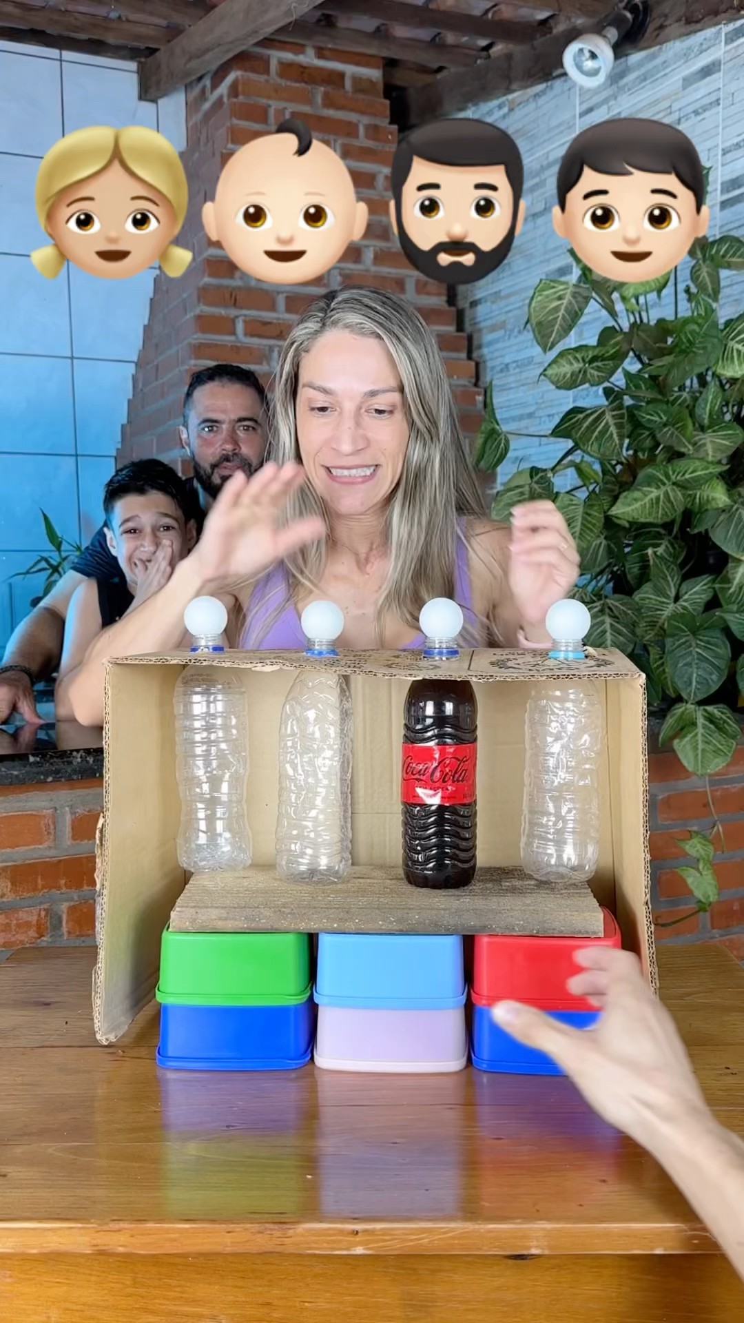 Quem vai pegar a garrafa cheia?!? #shorts #challenge