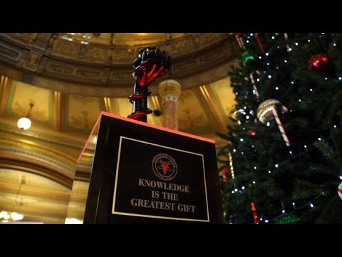 Video: Satanister Oprejst Statue I Illinois State Government - Alternativ Visning