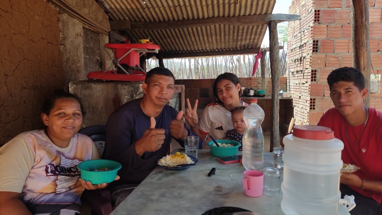 FAMÍLIA TRÊS RIACHO REUNIDA NO ALMOÇO DE HOJE
