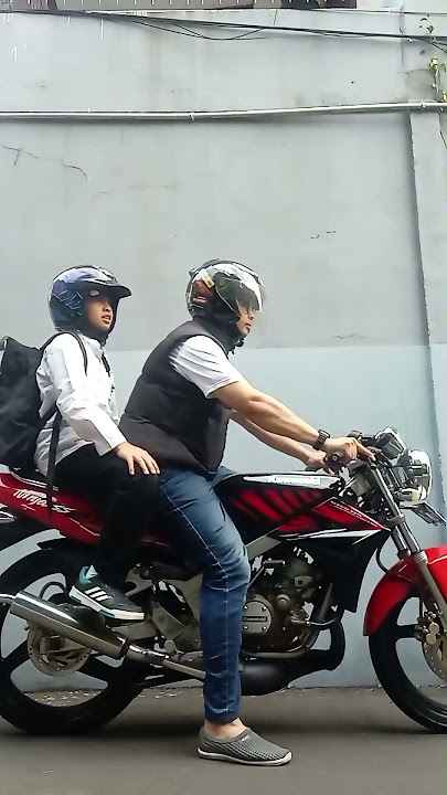 Antar Anak Sekolah Naik Kawasaki Ninja SS sementara tidak Naik Yamaha RXZ dulu