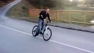 Miletov cuveni pad sa bicikla. :D Resimi