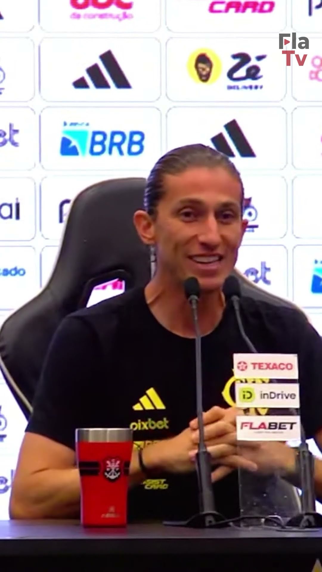 Filipe Luis comenta sobre a importância de iniciar sua carreira como técnico na Base do Clube