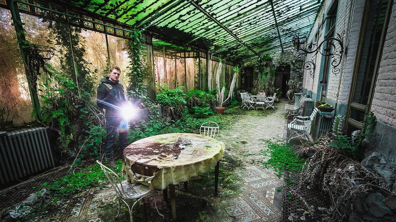 ÜBER 30 JAHRE VERLASSEN? - Vollständig eingerichtetes VERLASSENES SCHLOSS gefunden!