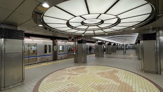 大阪メトロ四つ橋線なんば駅での休日の駅構内の様子と駅案内表示器や自動放送、電車発着風景などをじっくり観察してみた！