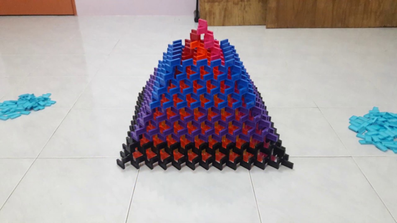 Domino Tricks : File 0012 // 1500 Pieces Dominoes Pyramid =D - YouTube