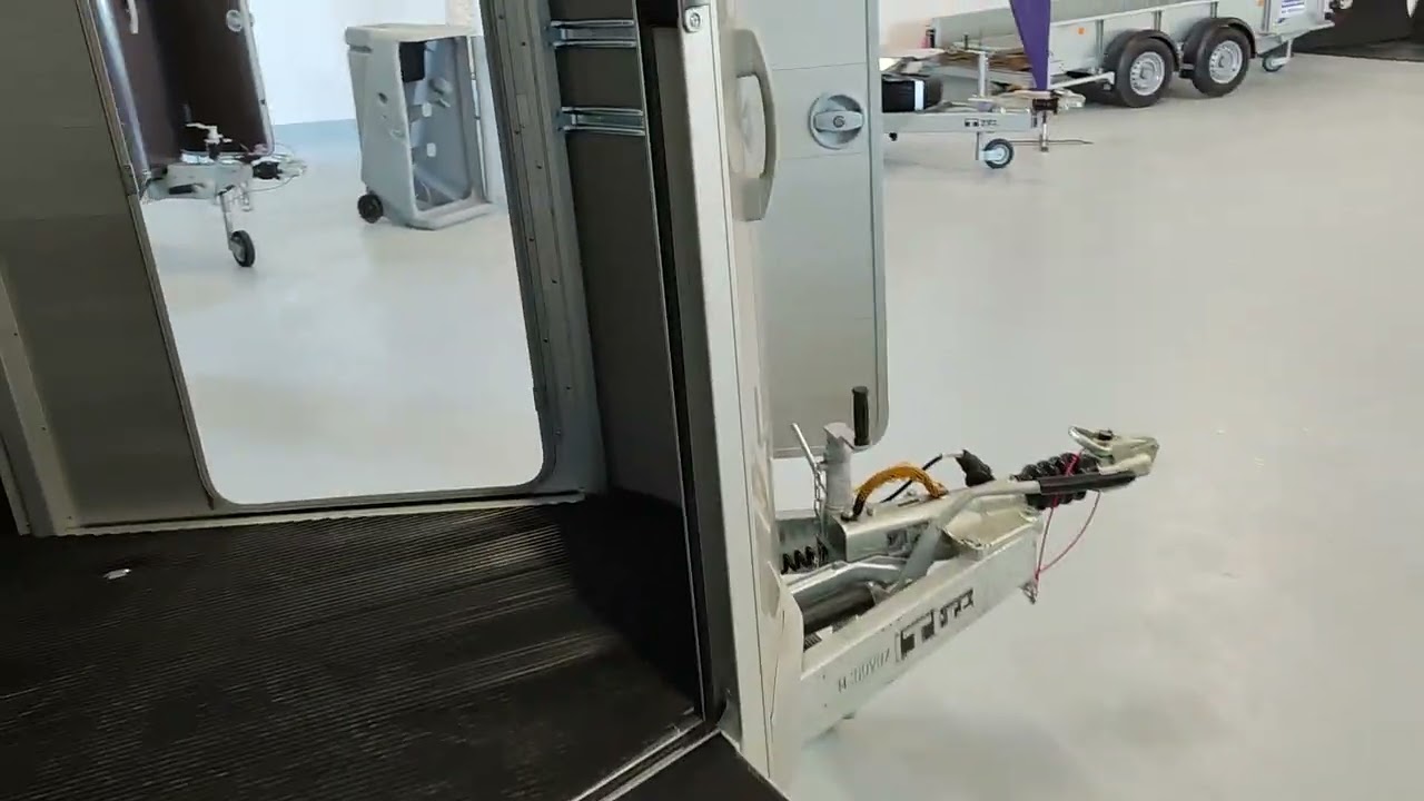 Visite d'un van pour 2 chevaux Ifor Williams HBX506 chez R-V-U : 0617747047