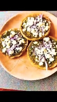 El mejor bocado mexicano Sopes con salsa verde irresistibles!