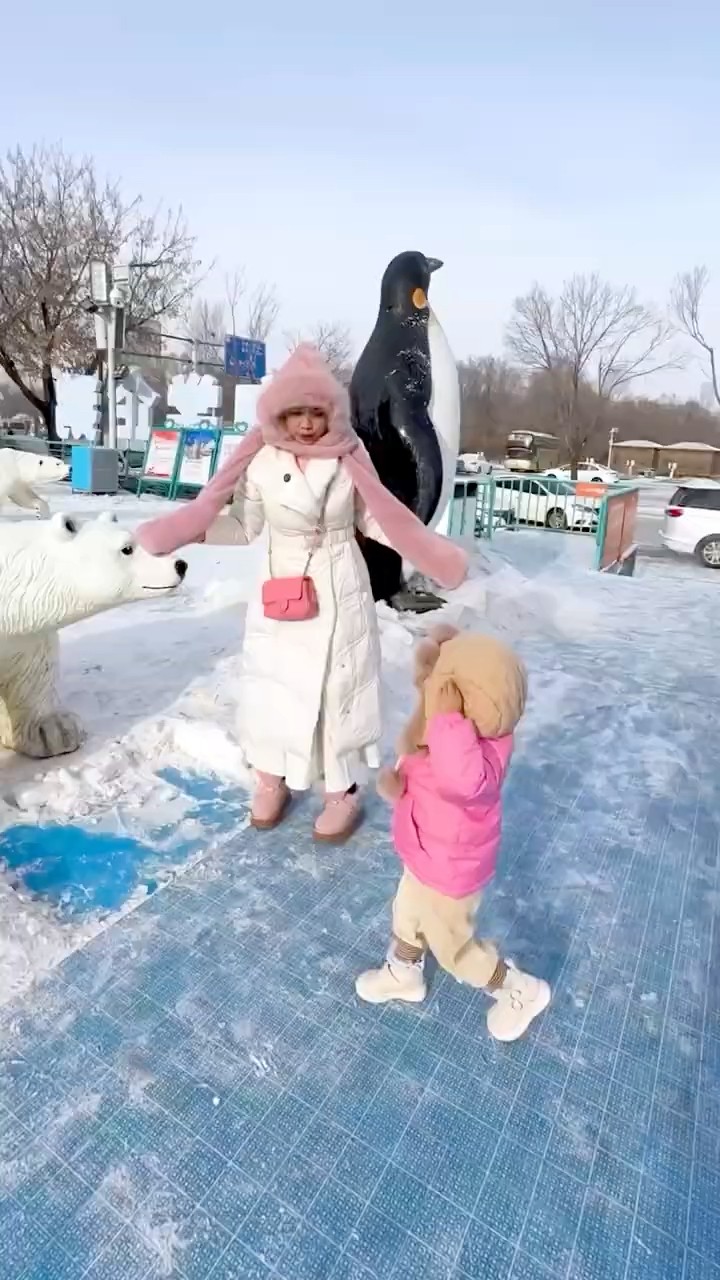 Moana ketemu Pinguin Raksasa di Harbin.. #riaricis