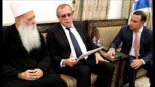 كلمات بين السفير الروسي فيكتوروف وبين الرئيس الروحي الشيخ طريف في مقام النبي شعيب