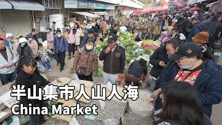 Chinese common folks going to the market