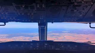 Stunning Cockpit view of a Boeing 737-800 Aircraft landing at Cape Town International Airport.