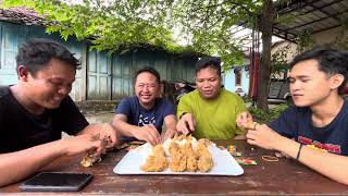This Little Kiyubi Really Loves Eating Kentucky Tapir Head 