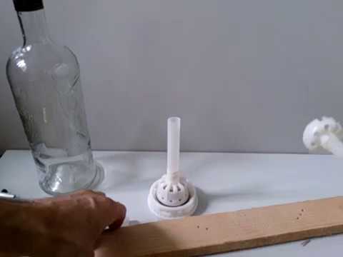 Приспособление для сушки бутылок из трубочки и пробки от ПЭТ кеги.