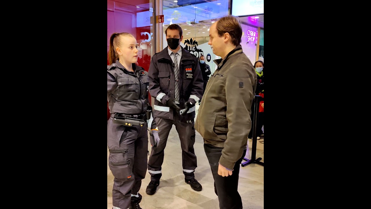 Miten käy, kun seisoo Kentucky Fried Chickenin edessä suu teipattuna? Kokeilin.