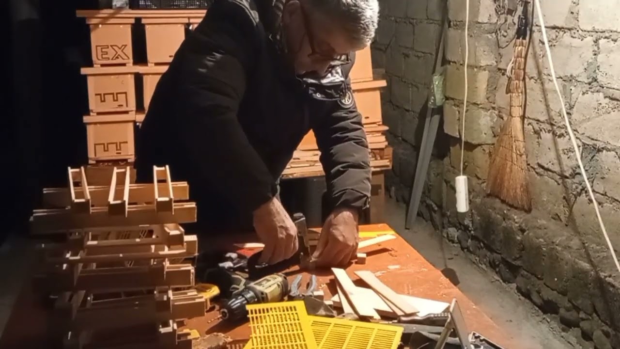 Ana arı izolyatoru necə hazırlanır? Melinin ana arı izolyatoru.