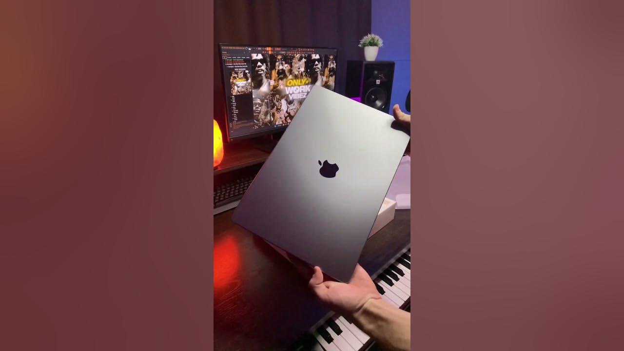 Producers, what laptop do you use to make beats? LMK! #flstudio #beats #macbook Producers, what laptop do you use to make beats? LMK! #flstudio #beats #macbook