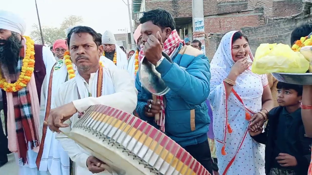 डॉ भीम राव अम्बेडकर जी के माल्यार्पण की तैयारी