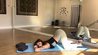 Squat like a pro! Beginner's guide to yoga blocks