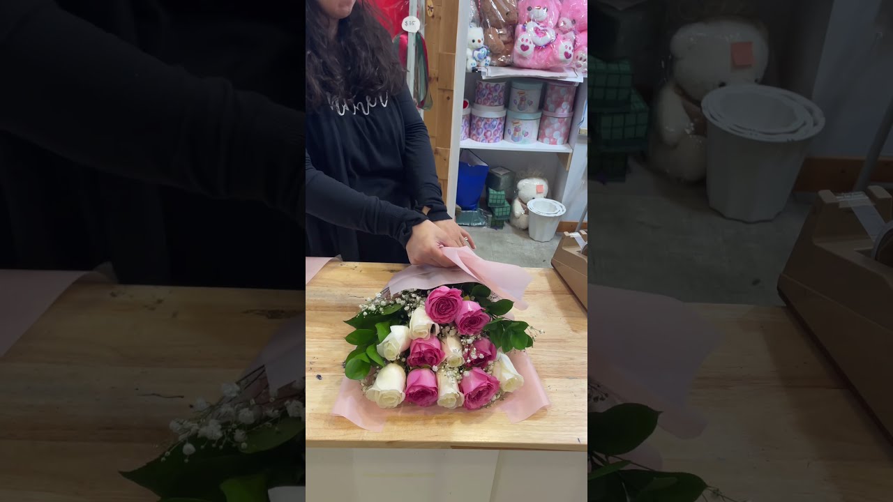 Let S Make Lay Down White And Pink Roses Fyp Flowers Wrapping Florist
