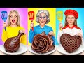 自分 vs おばあちゃんのチョコレートの食べ物 チャレンジ | 壮大なフードバトル Choco DO