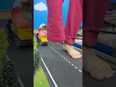 Giant is cleaning Town ‼️Fake Leg❗️🏡🦶🚚 #builderc