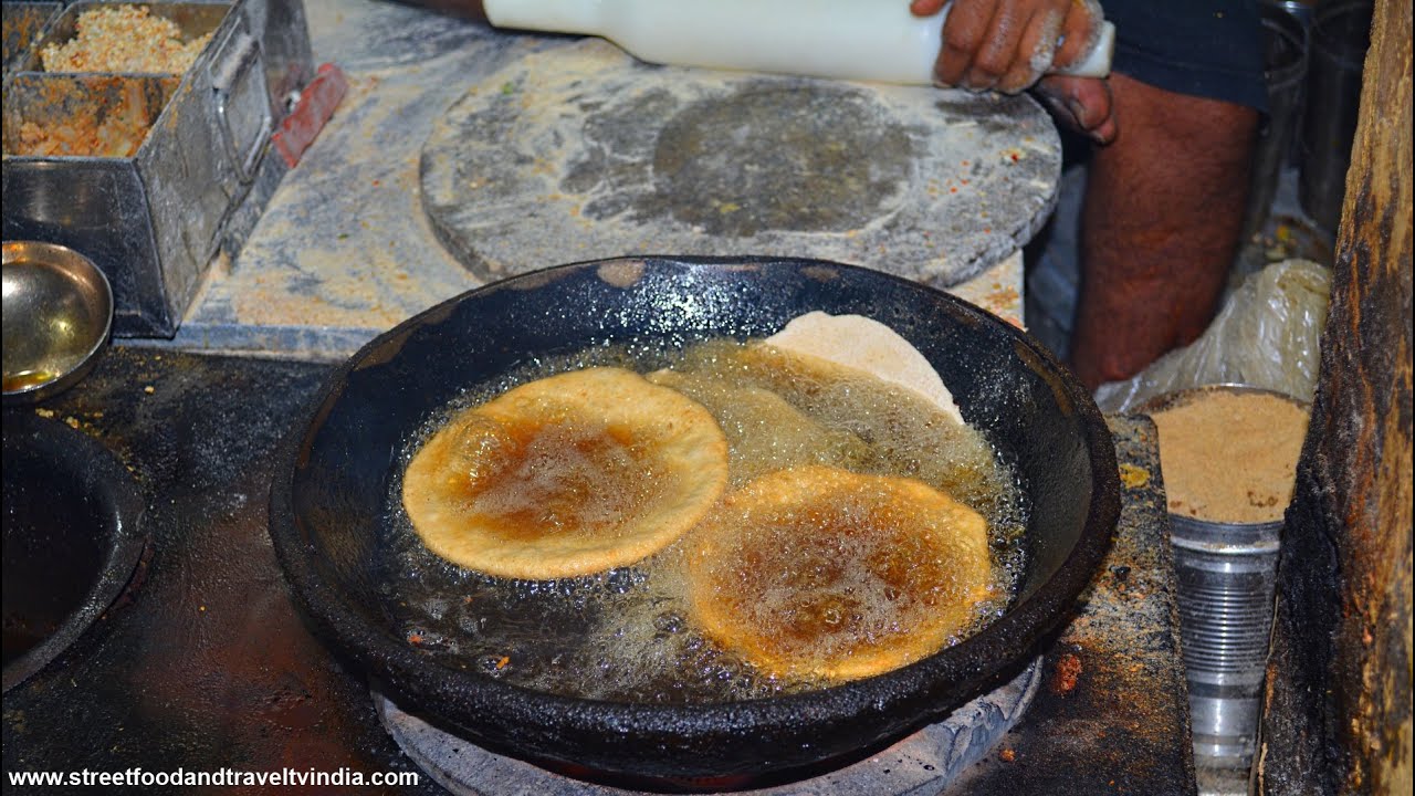 Cooking Popular Street Food in Delhi By Street Food & Travel TV India