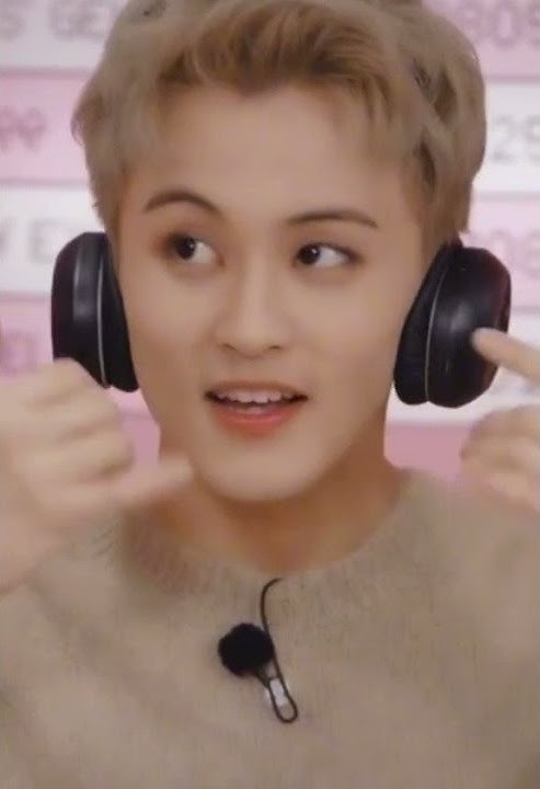 why is he moaning tho?? 🤣🤣 #aespa #nct #marklee